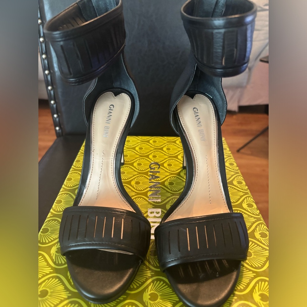 Gianni Bini Black Heels